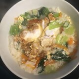小松菜、にんじん、フライドチキンで卵雑炊